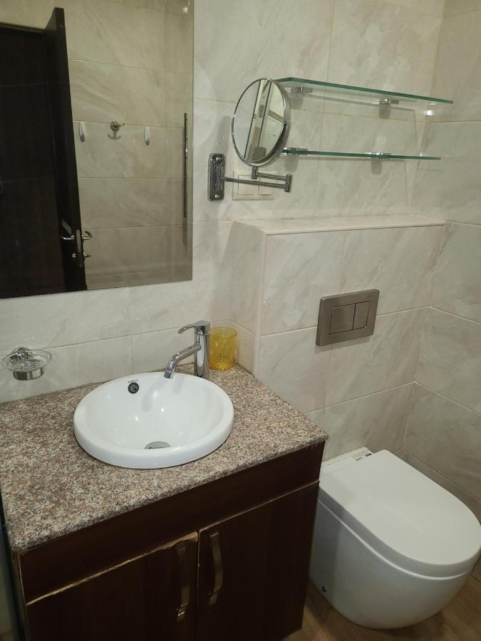 Pride Properties Welcomes You At 17 Buzant St 11-166 Yerevan Armenia Exterior photo