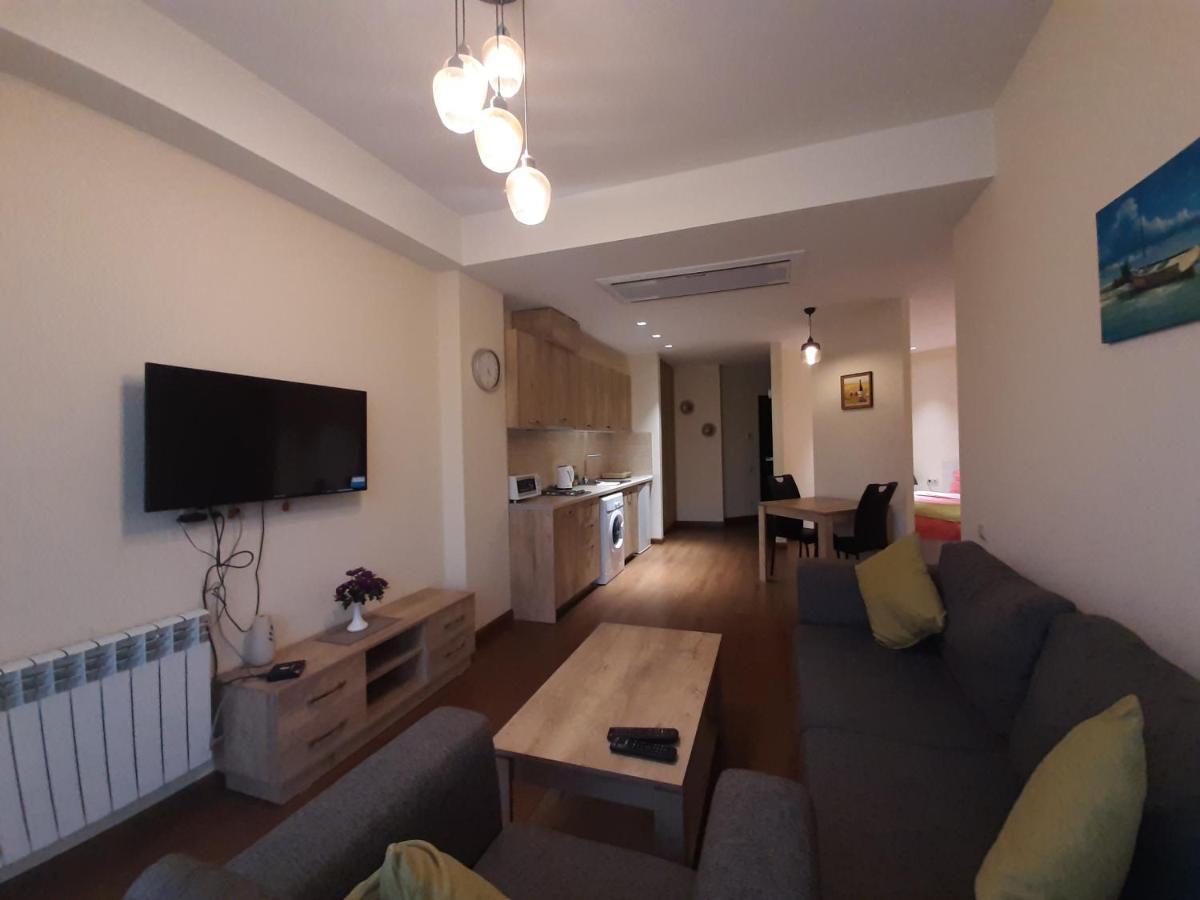 Pride Properties Welcomes You At 17 Buzant St 11-166 Yerevan Armenia Exterior photo